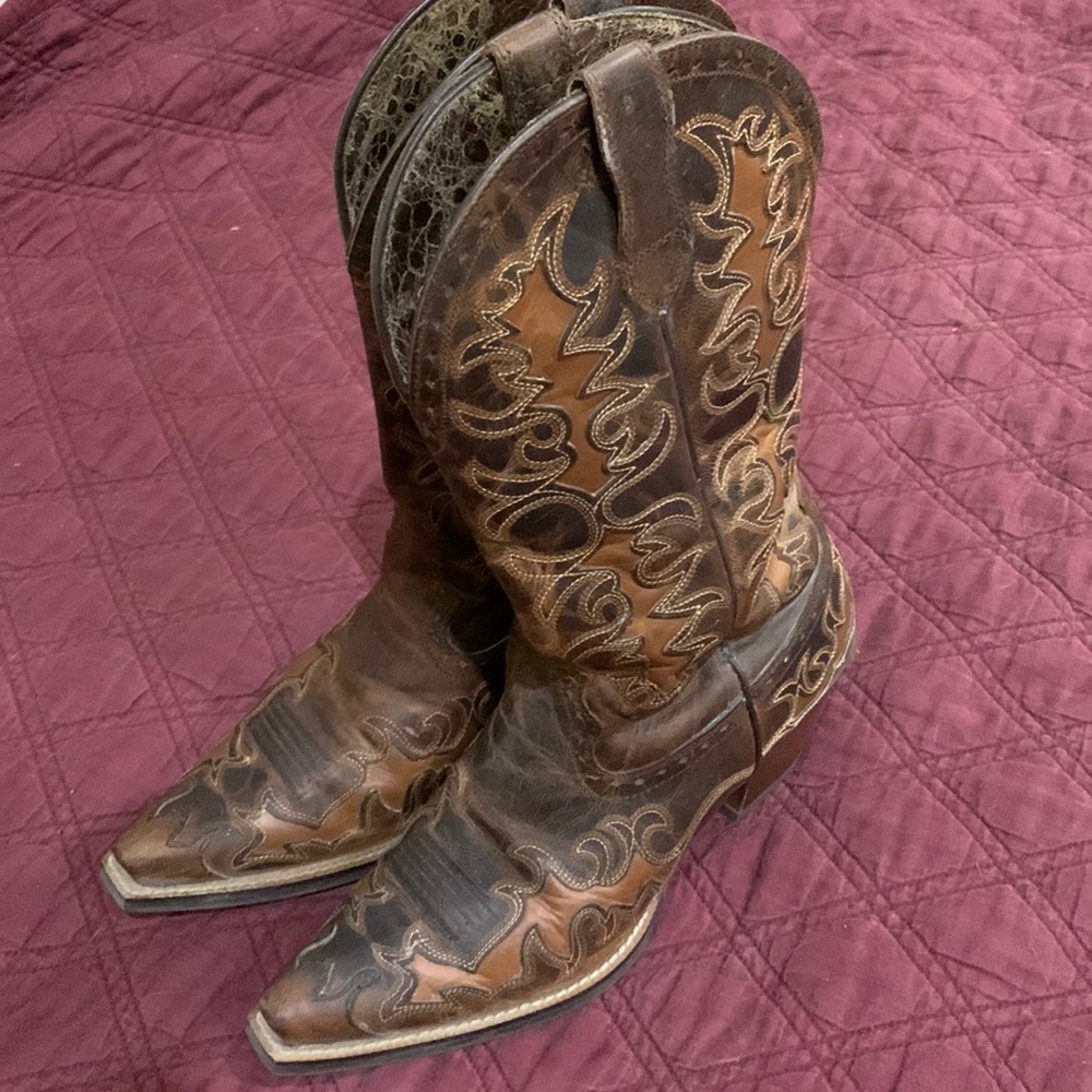 Ariat wastern snip toe boots size 8